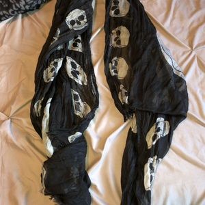 Skull scarf